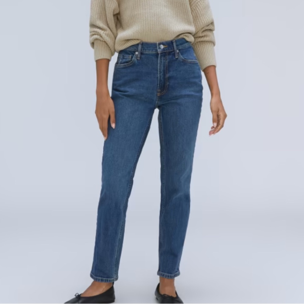 Everlane The Original Cheeky Jean. Cropped 27